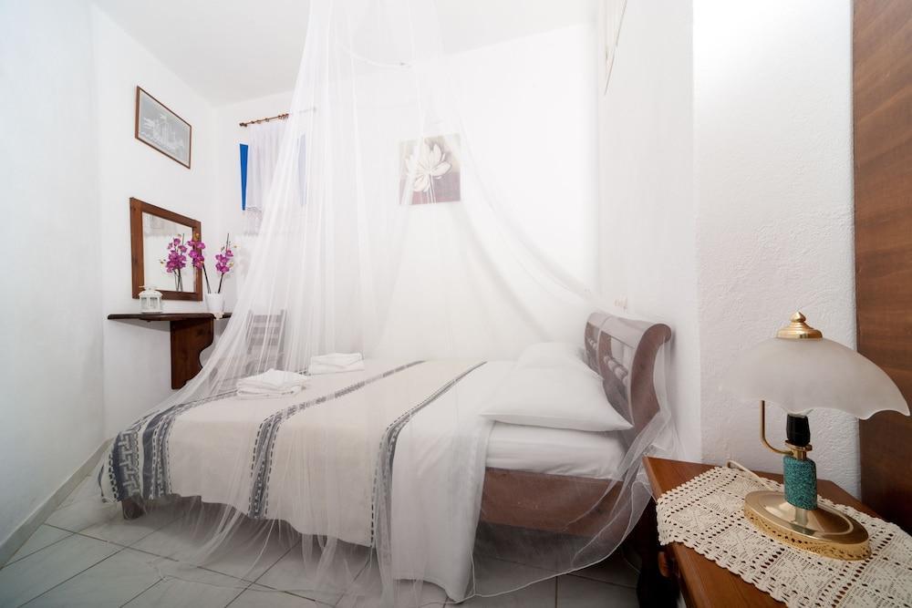 Hotel apartamentowy White Cave 3*